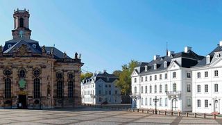 Der Ludwigsplatz in Saarbrücken mit der Ludwigskirche und der Staatskanzlei (©lehic - stock.adobe.com)