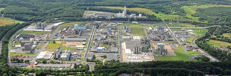 Unsere Chemie soll grüner werden: Die Chemieparks (wie hier Knapsack in Hürth, bei Köln) könnten eine zentrale Rolle bei der Suche nach nachhaltige(re)n Produktionskonzepten spielen.(Bild:  Yncoris)
