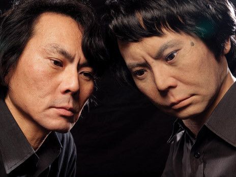 Hiroshi Ishiguro von der Osaka Universität hat schon viele Roboter gebastelt. Seine neusten Entwicklungen sehen immer menschlicher aus, sogar wie er selber. (robotsontour.com)