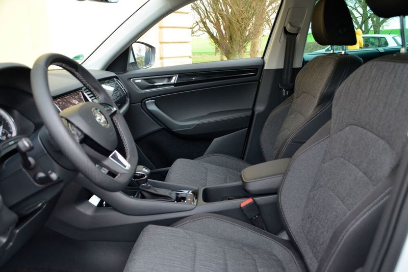 Bequem und ergonomisch – sowohl kleinen als auch großen Fahrern bietet der Karoq eine kommode Sitzposition. (Bild: Schweitzer/»kfz-betrieb«)