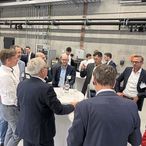 Beim Deep Dive gab es viel Gelegenheit zum direkten Austausch zwischen Teilnehmern und Vortragenden. (Bild: MM Maschinenmarkt)