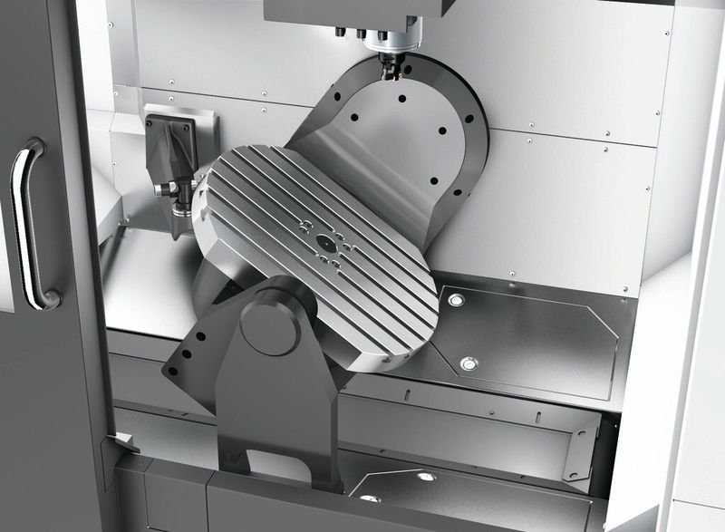 Das Bearbeitungszentrum hat Verfahrwege von 762 mm × 559 mm × 508 mm und einen integrierten 2-Achsen-Dreh-/Schwenktisch. (Bild: Haas)