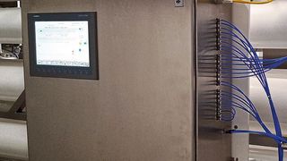 Permeat-Monitoring-System für die kontinuierliche Einzeldruckrohr-Überwachung von Membrandefekten in Nanofiltrations- und Umkehrosmoseanlagen.

 (Bürkert Fluid Control Systems)