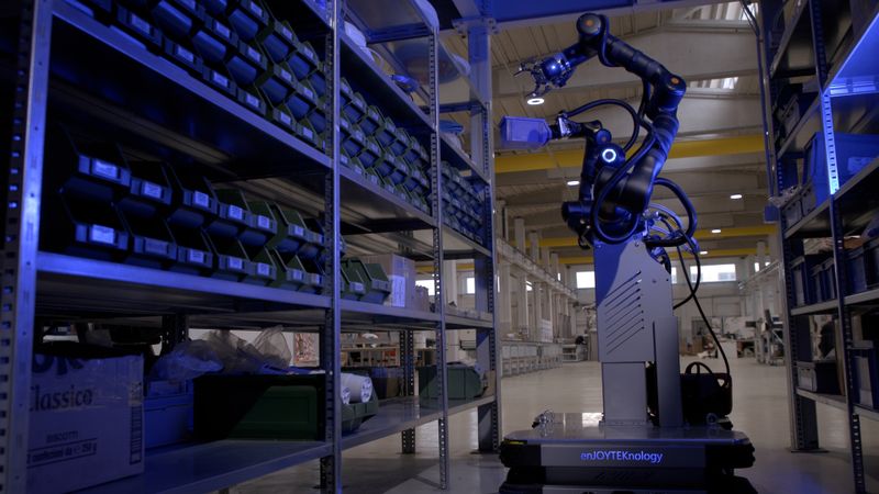 Mobile dual-arm cobot for demanding applications in manufacturing and logistics. (Source: Ippi Studio)