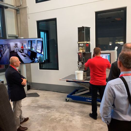 Eine Live-Schaltung in die Fernwartungszentrale hat neue Einblicke in den Service von Brabender Technologie gewährt(Bild:  Brabender Technologie)
