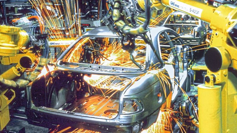 Bei der Produktion des Omega B stimmte die Qualität wieder. Ein Jahr vor dessen Anlauf 1994 war der berühmt-berüchtigte Opel-Einkaufschef und Kostenkiller José Ignazio Lopez zu VW gewechselt. (Bild: Opel Automobile GmbH)