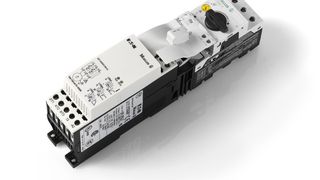 Aufbau des Leistungsschalters auf Distanzstücken NZM1/2-XAB bringen die Klemmen vom Leistungsschalter und vom Softstarter in eine Ebene, einfachste Verdrahtung durch gerade, unbearbeitete Stromschienen. Bild: Moeller (Archiv: Vogel Business Media)