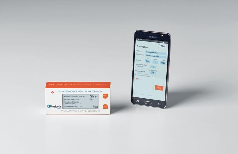 „Smart Packaging“: Digitalisierung verknüpft Verpackung mit Sensorik. Die Verpackung kann z.B. an die Tabletteneinnahme erinnern.  (August Faller)