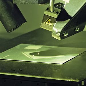 Funktionelle Beschichtungen übernehmen vielfältige Aufgaben, etwa als Korrosionsschutz oder Haftvermittler. Ein optisches Verfahren misst die Qualität solcher Schichten schnell und zuverlässig.