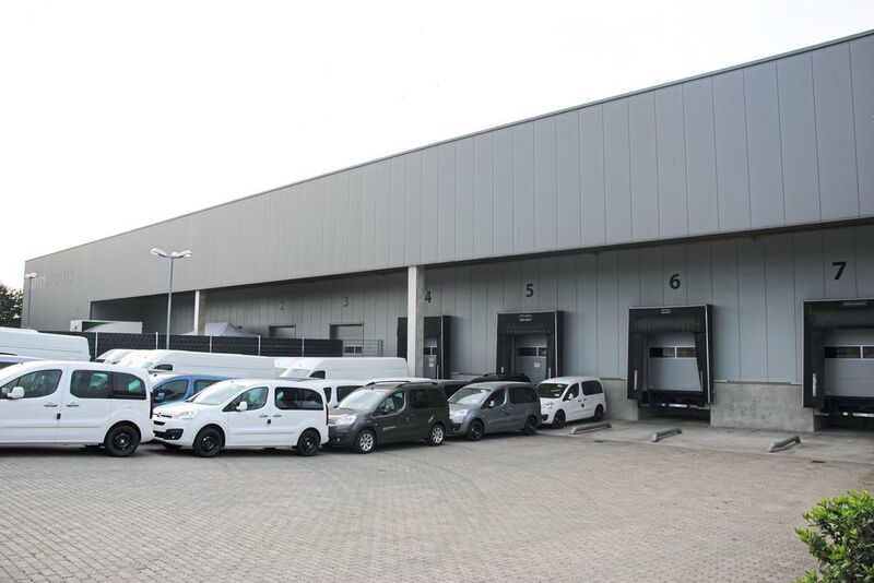 Die Teileanlieferung erfolgt im 2012 fertiggestellten Teil des Logistikzentrums. (Baeuchle/»kfz-betrieb«)