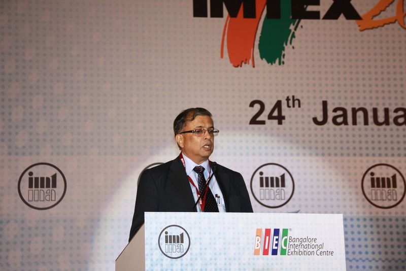 IMTMA-President Vikram Sirur freut sich über eine Rekordbeiteiligung auf der IMTEX 2013. Das Messegelände war ausverkauft! (Bild: Fouhy)
