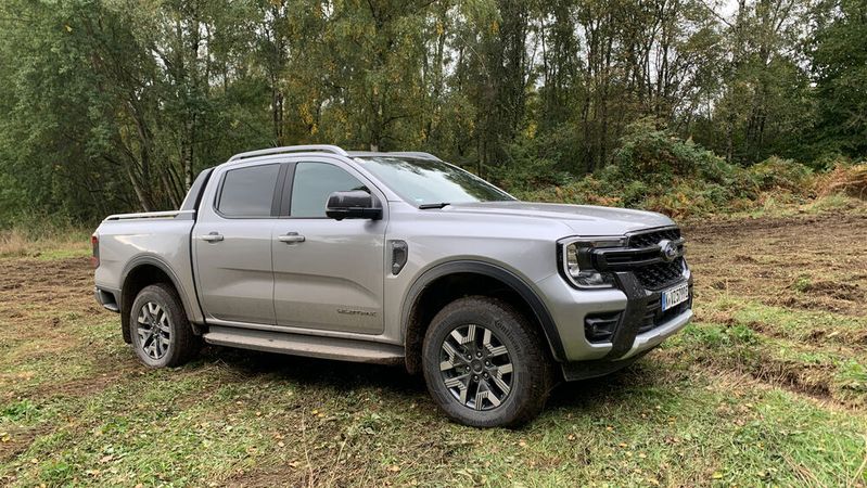 Der Ford Ranger mit Plug-in-Hybridantrieb macht nicht nur auf der Straße, sondern auch im Gelände eine gute Figur.(Bild:  Schmidt - VCG)