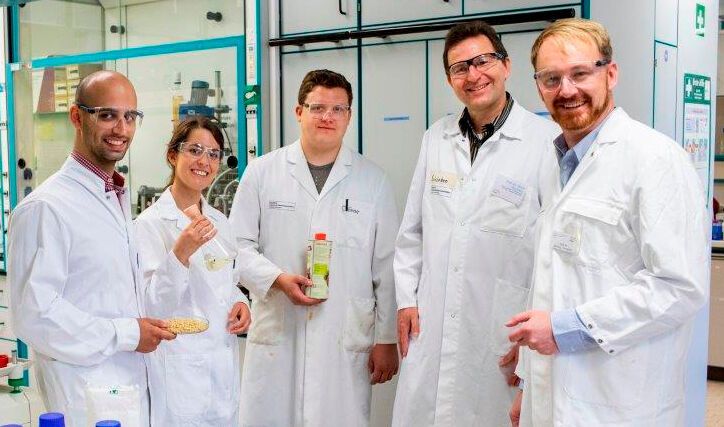 v.l.n.r.: Valentin Gala Marti, Anna Coenen, Jan Drönner, Prof. Dr. Ulrich Schörken, Prof. Dr. Matthias Eisenacher (Michael Bause/TH Köln)