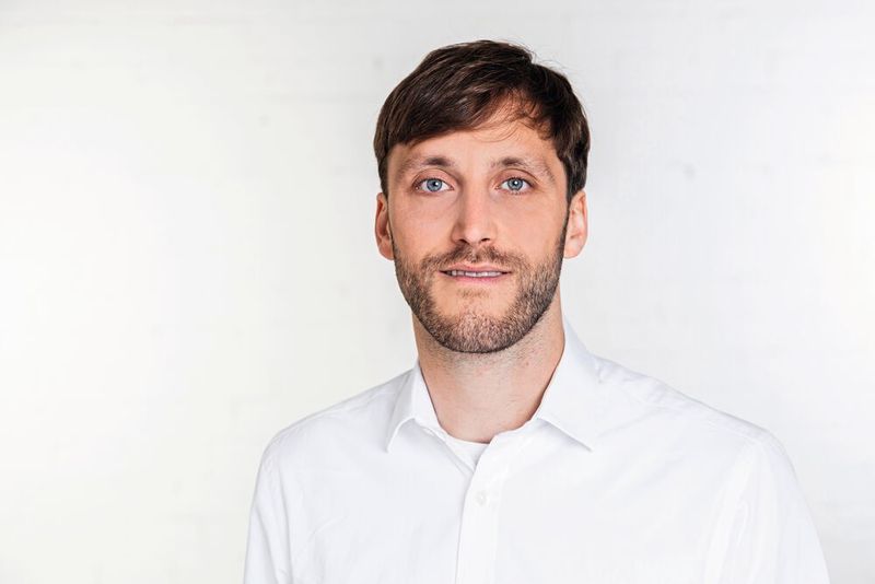 Dr. Kai-Philipp Kairies ist seit Juni 2020 CEO und Mitgründer der Accure Battery Intelligence GmbH. Davor war er Director Technical Consulting an der RWTH Aachen. Dr. Kai-Philipp Kairies ist seit Juni 2020 CEO und Mitgründer der Accure Battery Intelligence GmbH. Davor war er Director Technical Consulting an der RWTH Aachen.