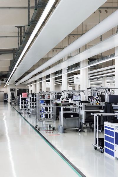 Lasermontage bei Blum-Novotest. (Bild: Grob Werke)