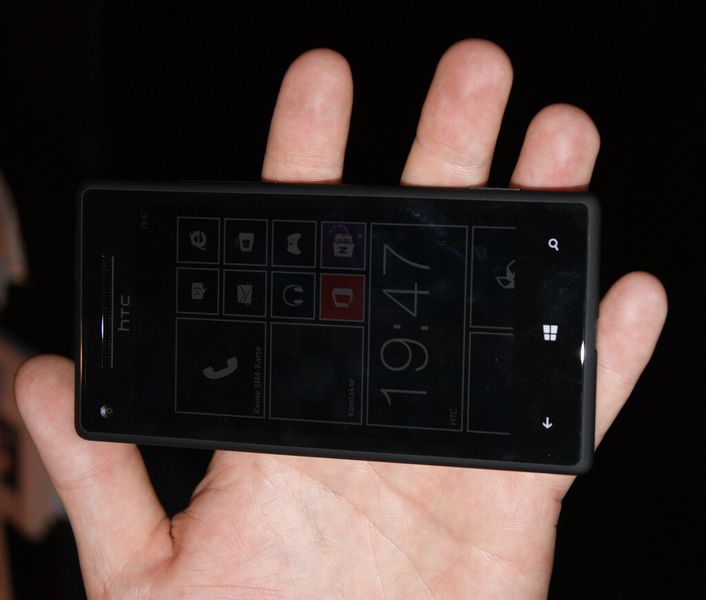 HTC bringt die Smartphones 8X (hier zu sehen) und 8S mit Windows Phone 8. (IT-BUSINESS/Heidi Schuster)