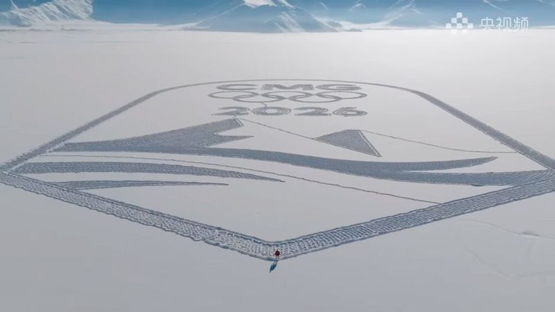 Kalter Härtetest: Der humanoide Roboter Unitree G1 zeichnet bei minus 47 Grad autonom das Logo der Olympischen Winterspiele 2026 in den Schnee. (Bild: Unitree Robotics)