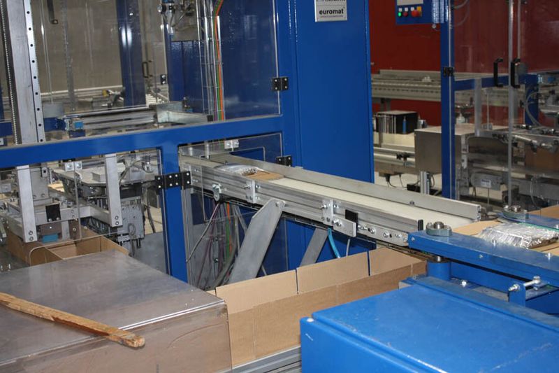 Diese Maschine faltet Verpackungskartons automatisch. (Archiv: Vogel Business Media)