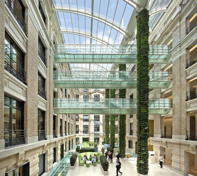 Platz 3: Sanofi/Aventis (65,6 Millliarden Dollar) - Der fanzösische Pharmakonzern Sanofi enstand 2004 aus einem Zusammenschluss unter Gleichen von Sanofi-Synthélabo und Aventis. Beide Konzerne entstanden ihrerseits bereits aus einer Fusion. Jeweils 1999 wurde aus Sanofi und Synthélabo Sanofi-Synthélabo und aus Hoechst und Rhône-Poulenc wurde Aventis. Vor dem Zusammenschluss versuchte Sanofi-Synthélabo die Aventis-Aktionäre mit einem feindlichem Übernahmeangebot zu überzeugen. Das Angebot wurde aber als unzureichend abgelehnt. Nach massiven Interventionen der französischen Regierung und einem verbesserten Angebot Seitens Sanofi-Synthélabo, sowie dem Verzicht auf betriebsbedingte Kündigungen und Standortstilllegungen auf deutscher Seite, nahm Aventis das Angebot an. Bis 2011 firmierte Sanofi noch unter Sanofi-Aventis. (Bild: Daniel Rousselot/Sanofi)