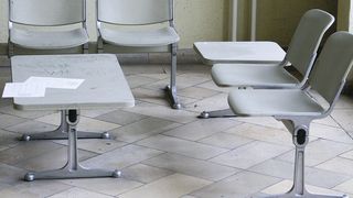 Ein WLAN-Gastzugang kann die mitunter lange Wartezeit versüßen (Bild: artpost - Fotolia_2327781)