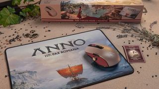 Die Produktlinie ist offiziell von Ubisoft lizenziert und wurde auf das neu veröffentlichte Strategiespiel ANNO: 117 – PAX ROMANA in Bezug auf Design und Funktionen abgestimmt. (Bild: Anno 117)