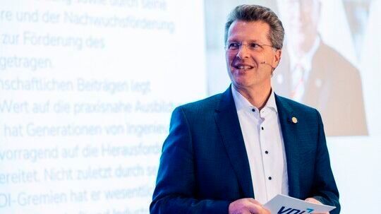 Prof. Lutz Eckstein darf eine zweite Amtszeit als VDI-Präsident antreten. (Bild:  VDI)