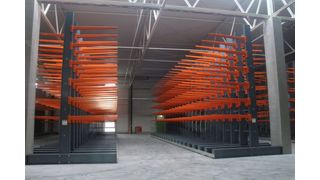 Bei einer Gesamthöhe von 6,90 m kann auf 7 Ebenen Massivholz, Platten- und Hobelware gelagert werden.  (Bild: Elvedi)