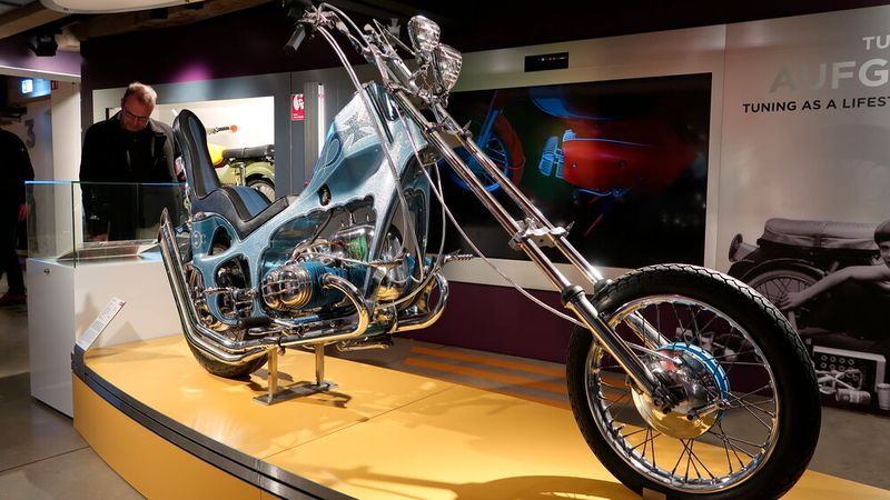 Fast so kultig wie Captain America aus Easy Rider: Dieser Chopper auf BMW-R50-Basis von 1965 entstand 1975 auf Initiative der Zeitschrift Motorrad. Aktuell steht das Kult-Teil im PS.Speicher. (Bild: Diehl – VCG)