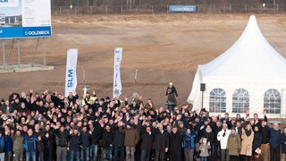 Mit der räumlichen Erweiterung ist auch eine Vergrößerung des derzeit 310 Mitarbeiter umfassenden Teams eingeplant. Die gewerblichen Arbeitsplätze sollen sich laut dem Unternehmen verdoppelt. (SLM Solutions)