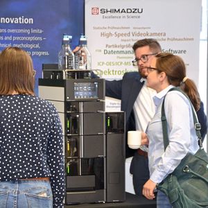 In den Pausen gab es genug Gelegenheit zum HPLC-Erfahrungsaustausch.(LABORPRAXIS/Ottleben)