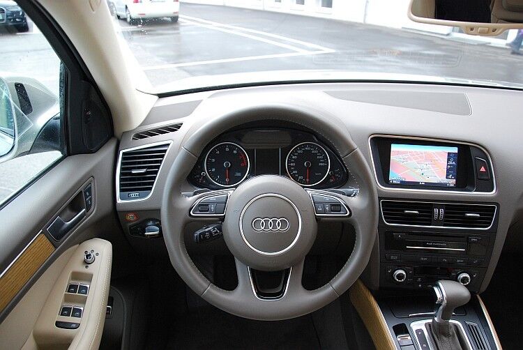 Gelungenes Design, gute Übersicht und Bedienung, edle Materialien, klapperfreie Verarbeitung: ein Audi-Innenraum. (Foto: Rosenow)