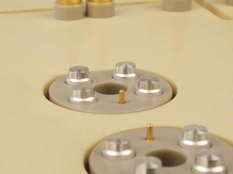 Test: Mit einfachem Touchdown werden die Anschlüsse kontaktiert. Ein großes Problem stellten allerdings über lange Zeit die hohen Ströme und Spannungen dar, die beim IGBT-Test übertragen auftreten.