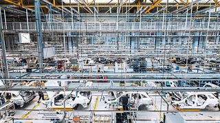 Wenn es aufgrund der Test- und Anmeldepflichten an den Grenzen zu längeren Staus kommt, ist mit einem Abriss der Lieferkette und Produktionsstopps in den Werken zu rechnen. (Daimler)