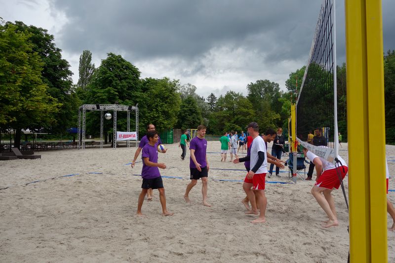 Zum fairen Spiel gehört ein Handshake zum Abschluss. (Bild: IT-BUSINESS)