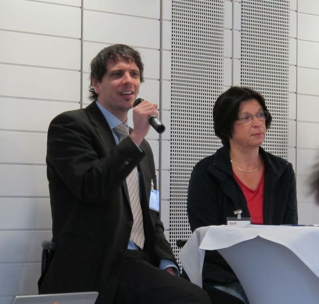 Referenten Fachpressetage 2013 in Karlsruhe Alexander Homburg und Ellen-Christine Reiff begrüßen die Teilnehmer der Fachpressetage 2013. (Bild: Ernhofer)