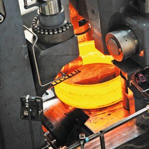 Eine runde Sache: Die erste Ringwalzanlage von Siempelkamp in Krefeld bedient sich einer Antriebstechnik „aus einem Guss“. Dadurch sind alle Teile der gesamten elektrischen und mechanischen Ausrüstung aufeinander abgestimmt.