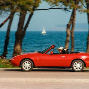 Geburt eines Klassikers: Mazda brachte mit dem MX-5 neues Leben in die Kategorie „klassischer Roadster“ – bis heute.(Bild:  Mazda)