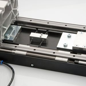 Bild 1: In RK Multiline Safelock Lineareinheiten übernimmt das integrierte Halteelement auch die Notfallbremsfunktion.