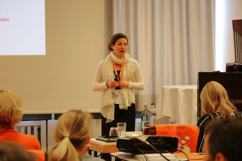 Ines Zacher berichtet, wie die GEMA ihre HR-Prozesse effizienter gemacht hat. (Bild: Forcont Business Technology GmbH)