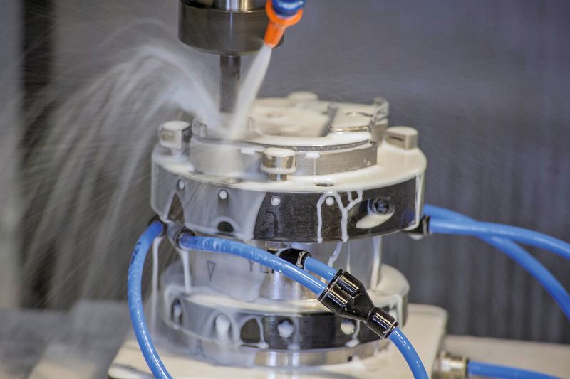 Bild 1: Die Klingen für Gartenscheren werden jetzt spanend hergestellt. Die Zykluszeiten betragen im Durchschnitt 40 s. (Bild: Haas)