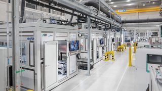 Pilotlinie einer agilen, modular aufgebauten Batteriezellfertigung in der Karlsruher Forschungsfabrik. (Bild: Amadeus Bramsiepe, KIT)