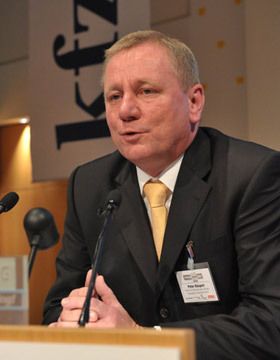 Peter Küspert (MBVD) überbrachte seitens des Herstellers die Glückwünsche und feiert sicher gerne in Berlin ein wenig mit. (Archiv: Vogel Business Media)