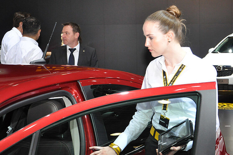Generell erfreute sich der Opel.Stand eines großen Besucher- und Journalisten-Interesses. (Foto: Grimm)