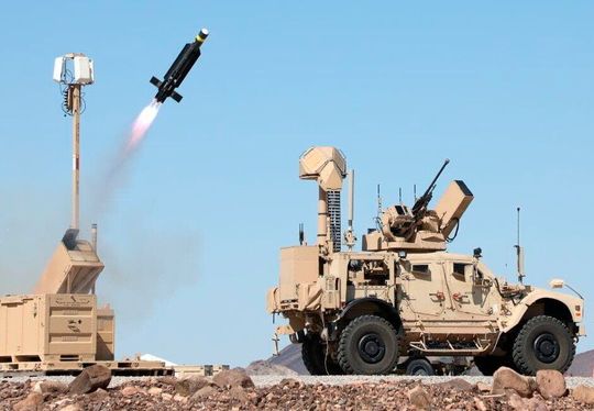 Seit dem Ukrainekrieg wurden am Himmel Deutschlands immer öfter Drohnen gesichtet. Der Ruf nach effektiver Abwehr wird deshalb lauter (Symbolbild). Nun steigt Heidelberger Druck zusammen mit einem Partner in die Drohnenabwehr ein – und zwar in Brandenburg ...(Bild:  RTX)