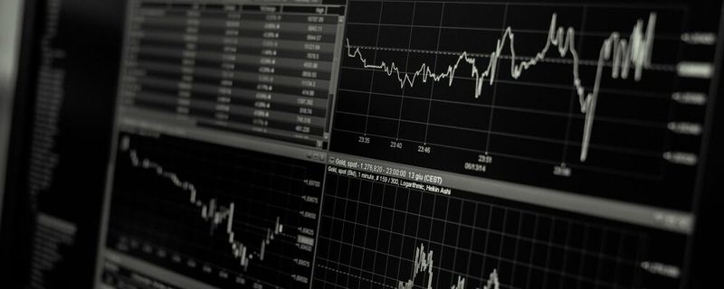 Erst ab, dann auf: Die deutsche Wirtschaft erholt sich langsamer als erhofft. Gründe dafür sind die anhaltende Allokationssituation für viele Vorprodukte und Rohstoffe sowie die weiter geltenden Corona-Schutzmaßnahmen.(Bild:  gemeinfrei /  Pixabay)