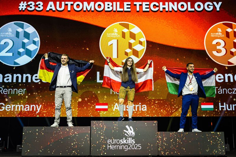 Den Sieg in Skill 33 holte sich Leonie Tieber aus Österreich, Silber ging an Johannes Renner (li.) aus Deutschland und Bronze an Bence Tánczos aus Ungarn. (Bild: Anders Wiuff - Worldskills Europe)