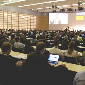 Dabei werden nicht nur erfahrene Anwender angesprochen, sondern auch Interessierte, die mehr über den Nutzen der Numerischen Simulation erfahren wollen.