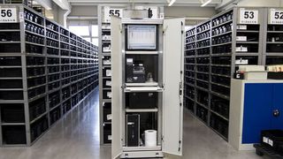 Seit 1993 setzt Kathrein in seinem Zentrallager in Rosenheim auf das Lagerführungssystem LFS von Ehrhardt + Partner. (Bild: E+P)