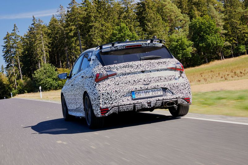 Das Entwicklerteam fährt zudem bevorzugt über die Landstraßen der Eifel. (Bild: Uli Sonntag/Hyundai)