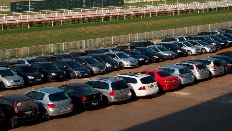 Ein Auto bitte – inzwischen haben Kunden bei den Autovermietungen wieder ein Angebot und eine Auswahl.(Bild:  frei lizenziert /  Pixabay)